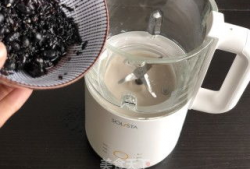 黑芝麻豆浆做法,营养早餐新选择，简单易做养生饮品